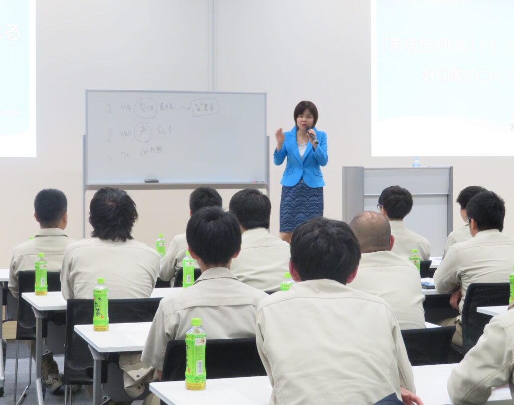 鈴木千春さん講演の様子お写真